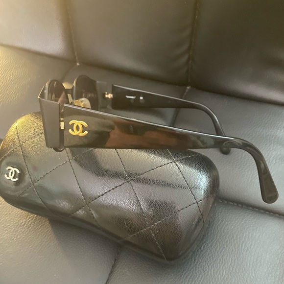 Chanel black oval sunglasses, circa 1995, adjustable nose pads - Picture 3 of 11